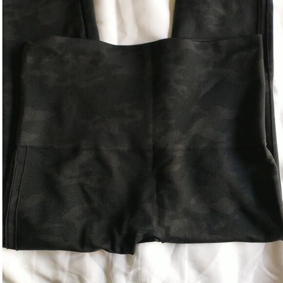 Spanx Look At Me Now High Waisted Seamless Tight Leggings Size Medium Camo - Picture 3 of 10